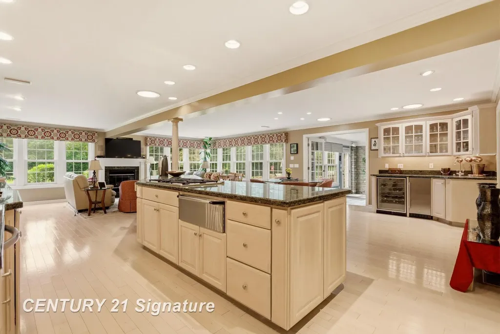 14 Edgewood Road Saginaw Charter Township MI 48602