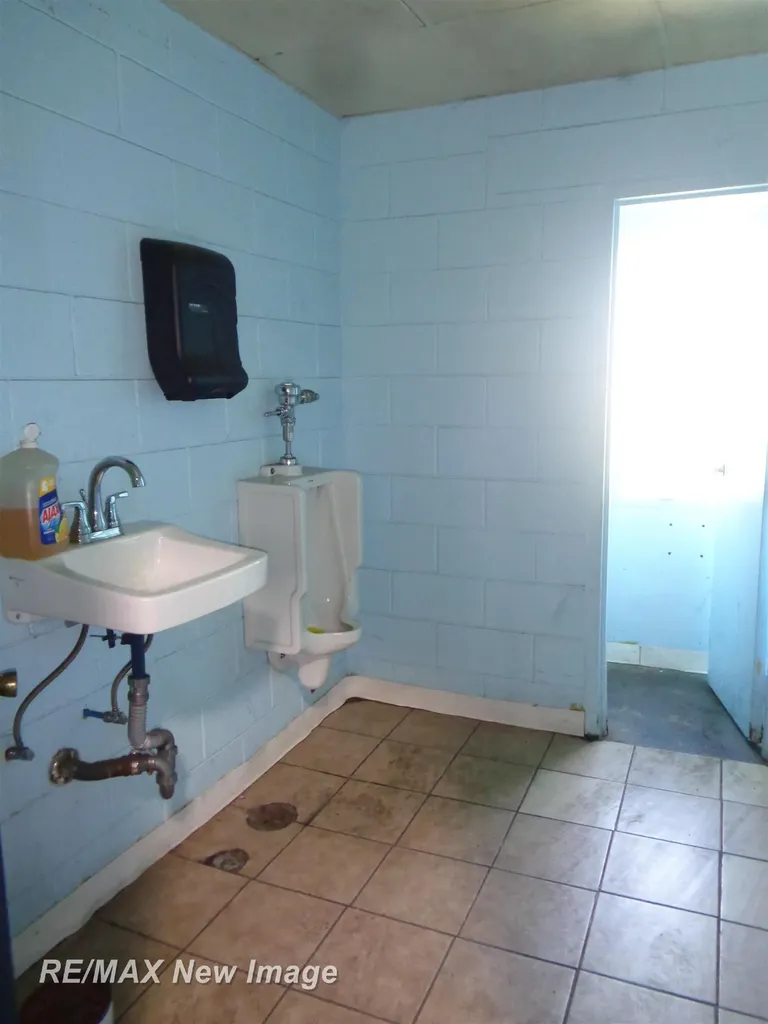 2675 Universal Drive Saginaw Charter Township MI 48603