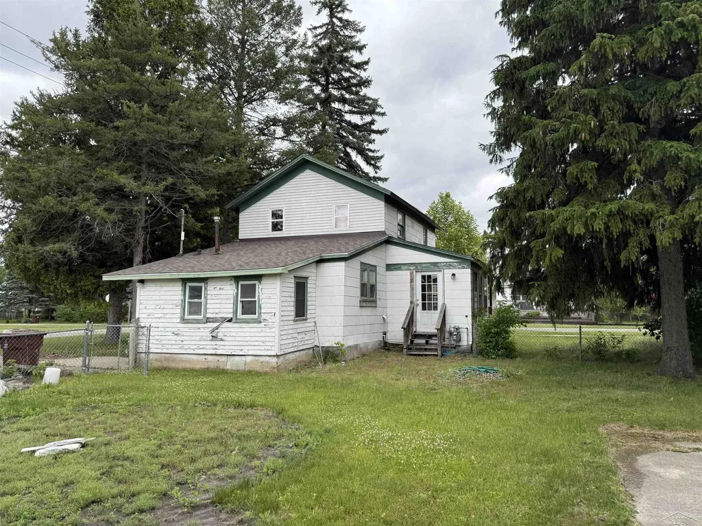 123 N Clark Street Chesaning Village MI 48616
