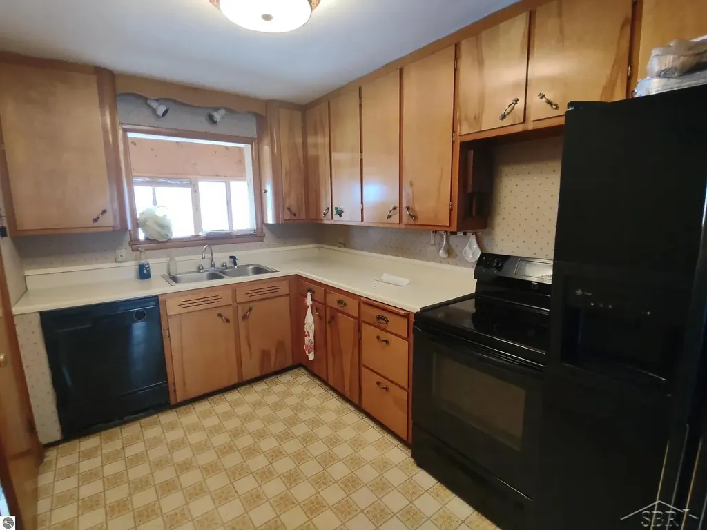 435 N Main Street Au Gres City MI 48703