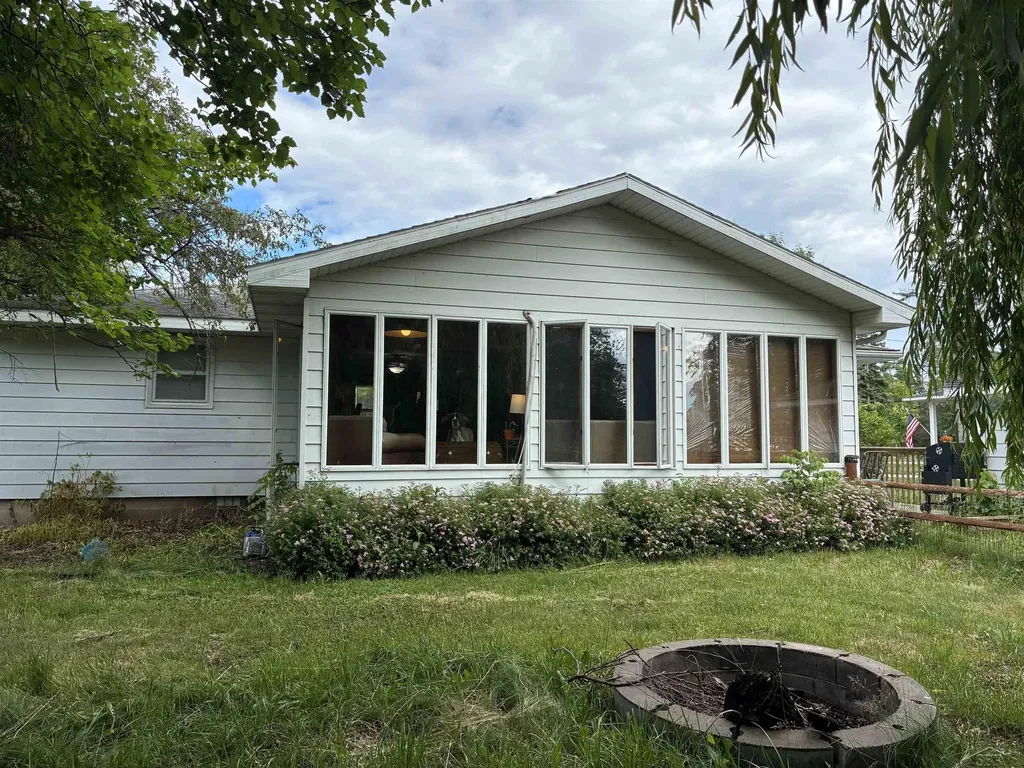 435 N Main Street Au Gres City MI 48703
