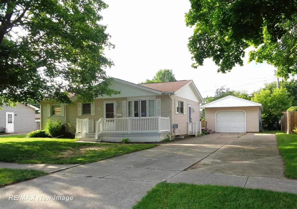 922 Fleetwood Drive Carrollton Township MI 48604