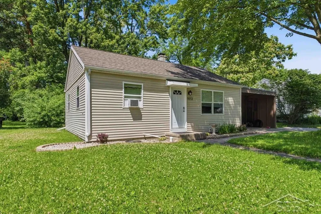 1013 E St Andrews Road Midland City MI 48642