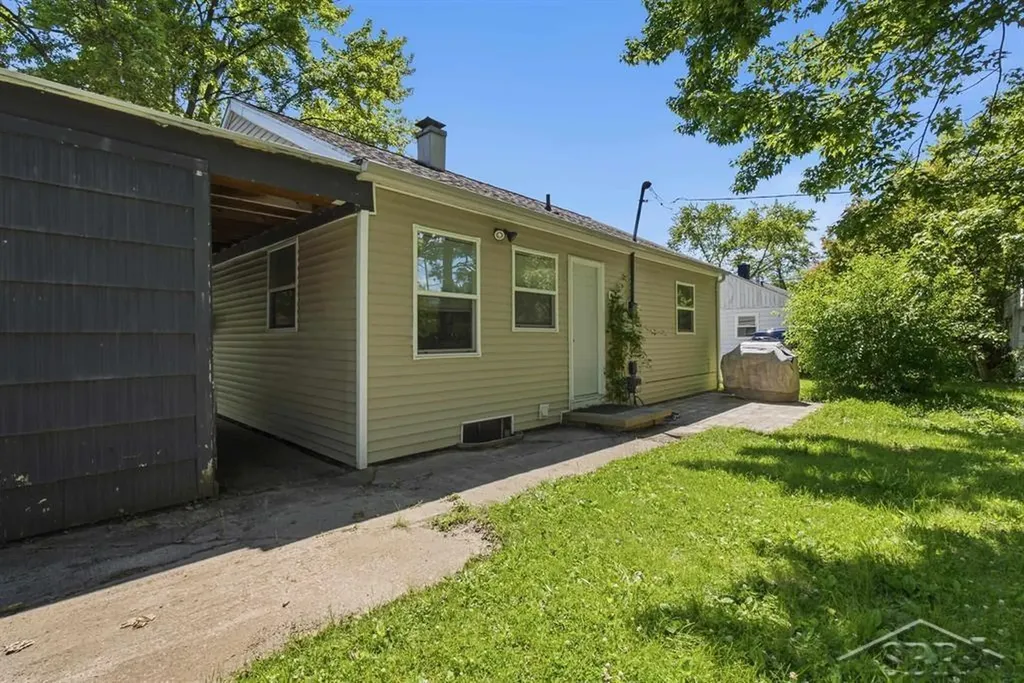 1013 E St Andrews Road Midland City MI 48642