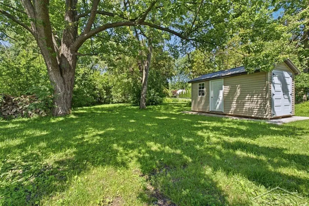 1013 E St Andrews Road Midland City MI 48642