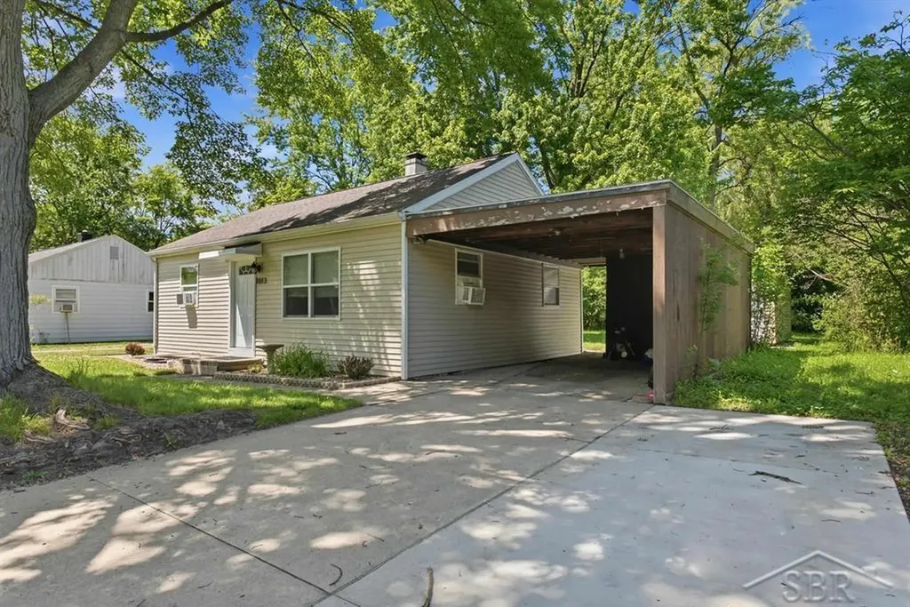 1013 E St Andrews Road Midland City MI 48642