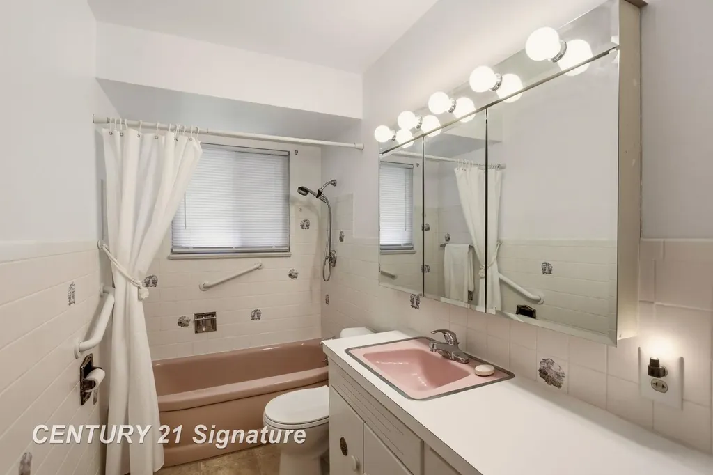2804 Courtland Place Saginaw Charter Township MI 48603