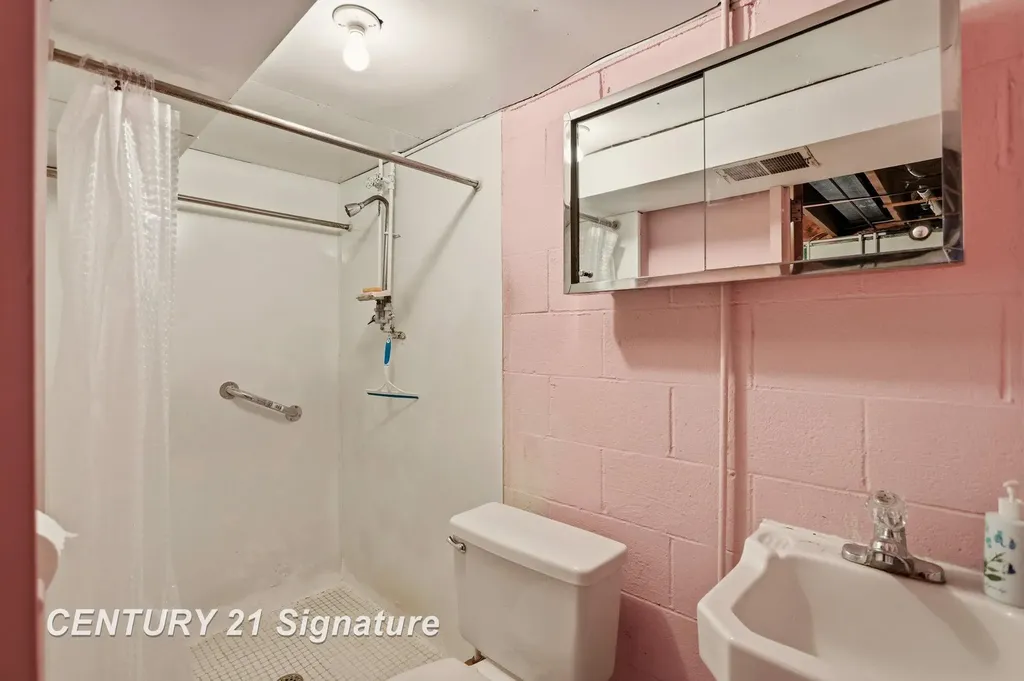2804 Courtland Place Saginaw Charter Township MI 48603