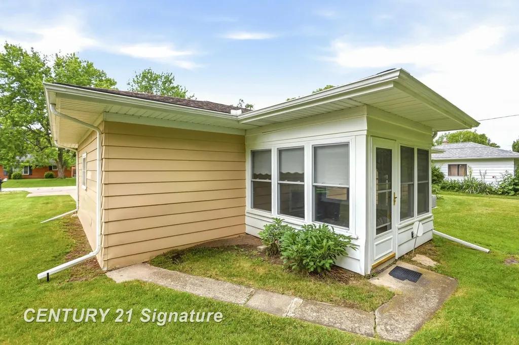 2804 Courtland Place Saginaw Charter Township MI 48603
