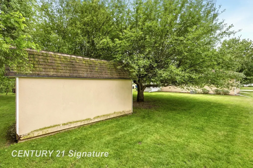 2804 Courtland Place Saginaw Charter Township MI 48603