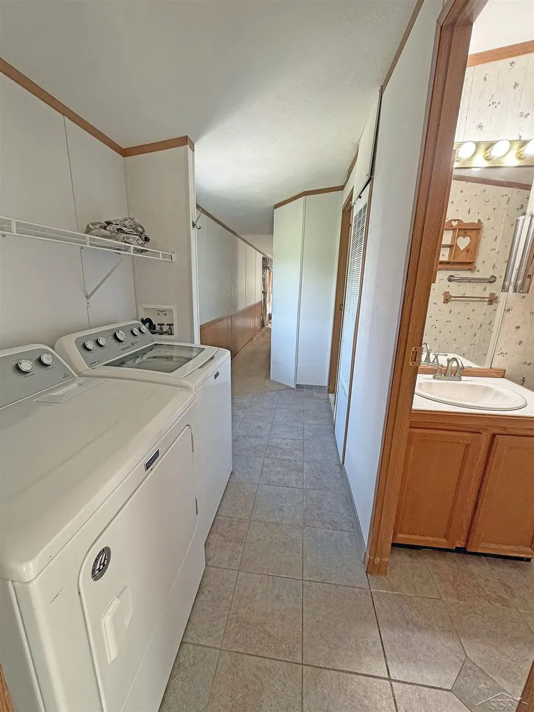 300 E Winegars Road Hay Township MI 48624