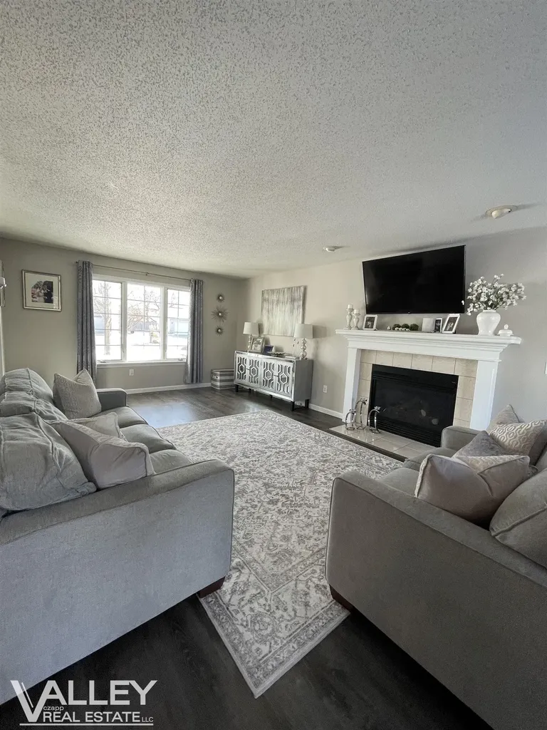 2853 Churchhill Lane Saginaw Charter Township MI 48603