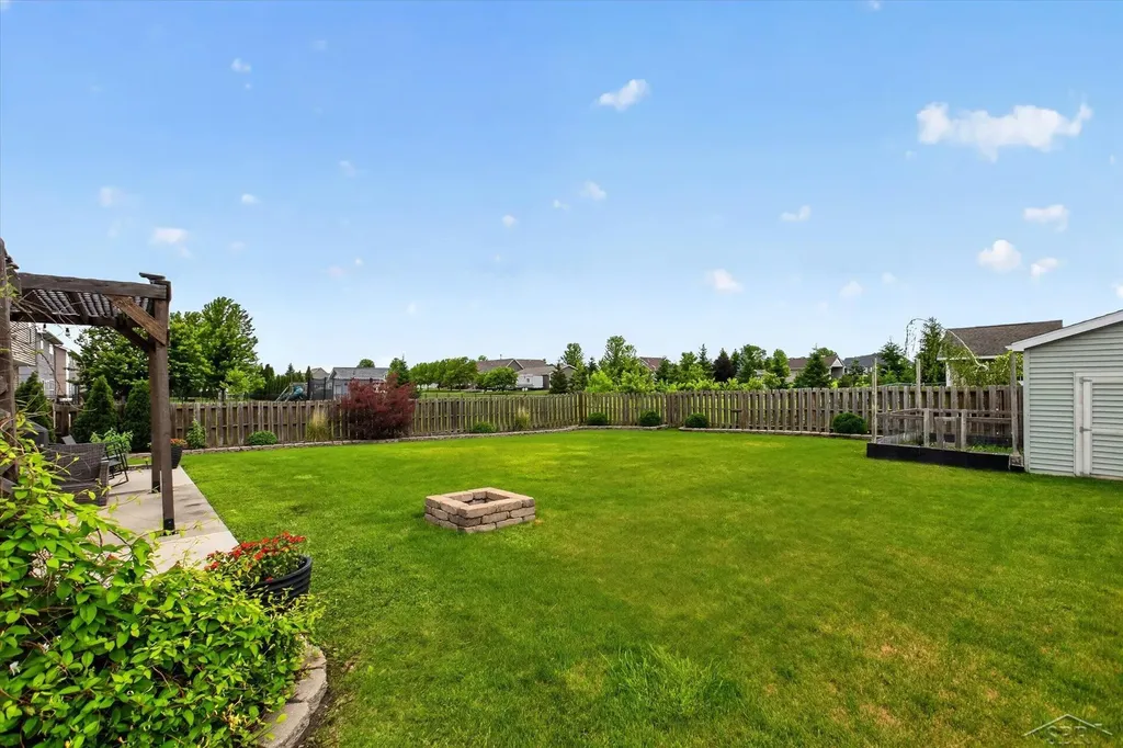 8914 Cottonwood Drive Tittabawassee Township MI 48623