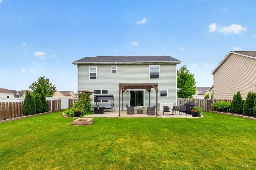 8914 Cottonwood Drive Tittabawassee Township MI 48623