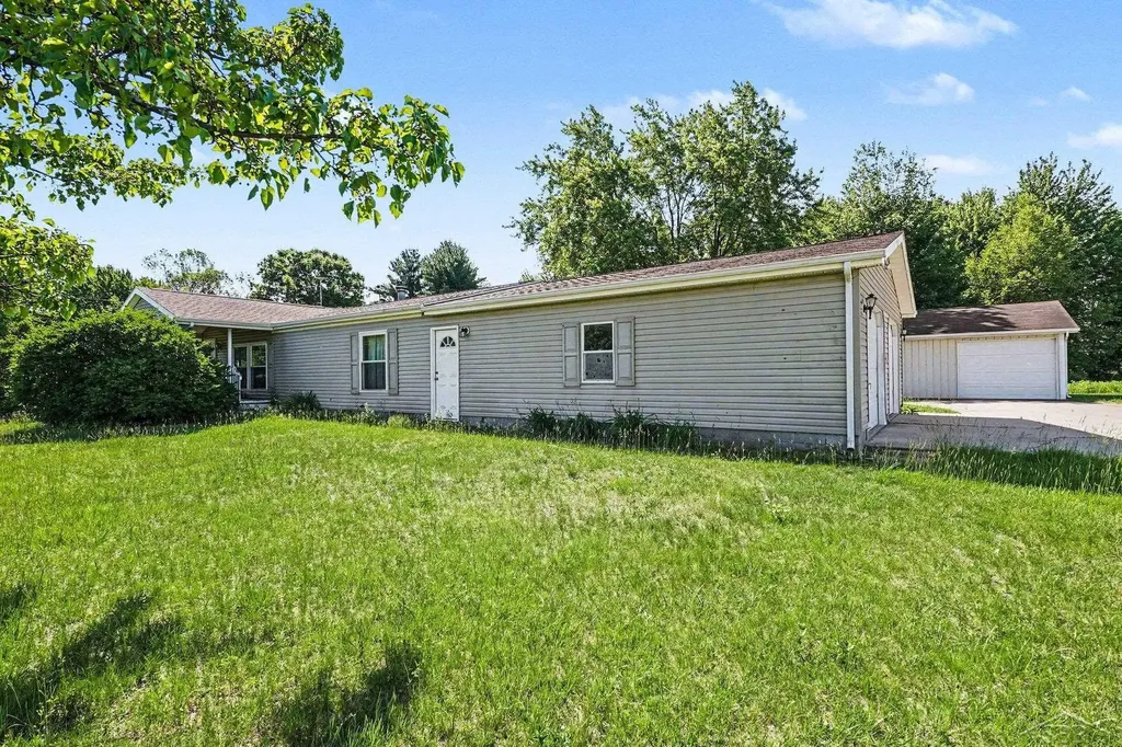 12725 Baldwin Drive Chesaning Township MI 48616