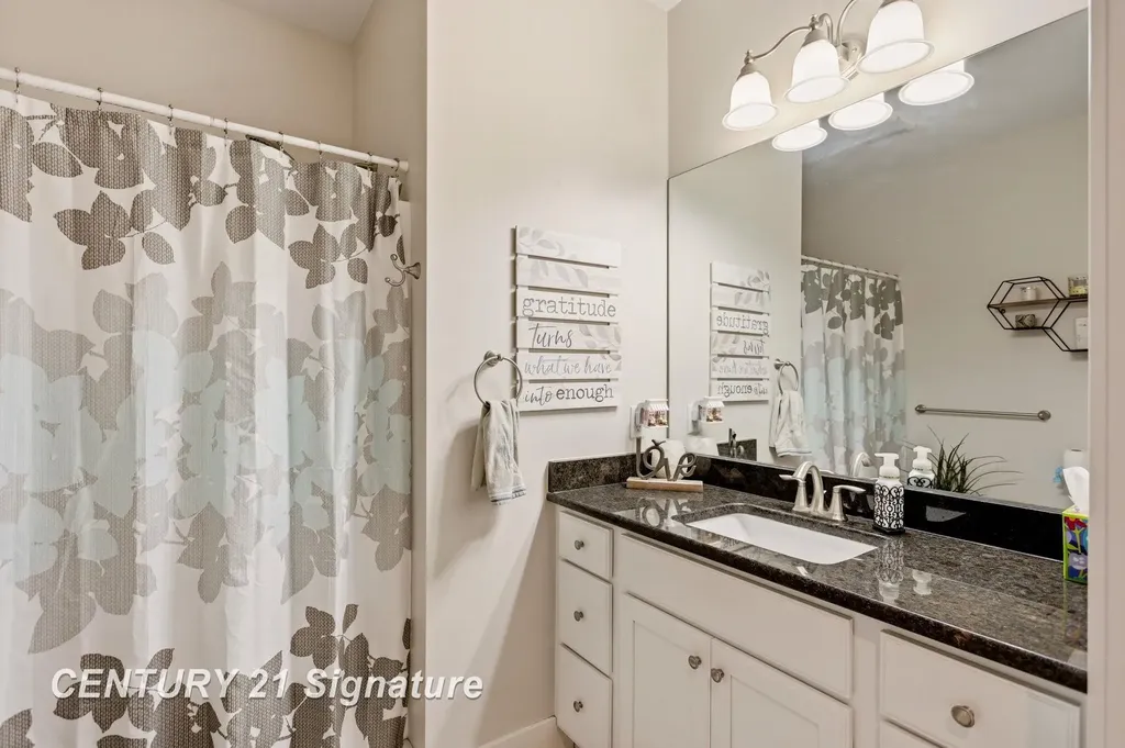 5178 Pebblestone Lane Saginaw Charter Township MI 48603