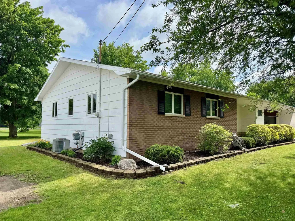 835 Wheelock Drive Tittabawassee Township MI 48623