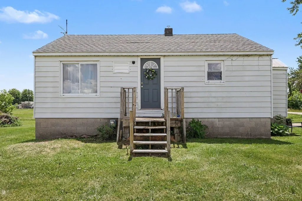 530 Crump Street Garfield Township MI 48634