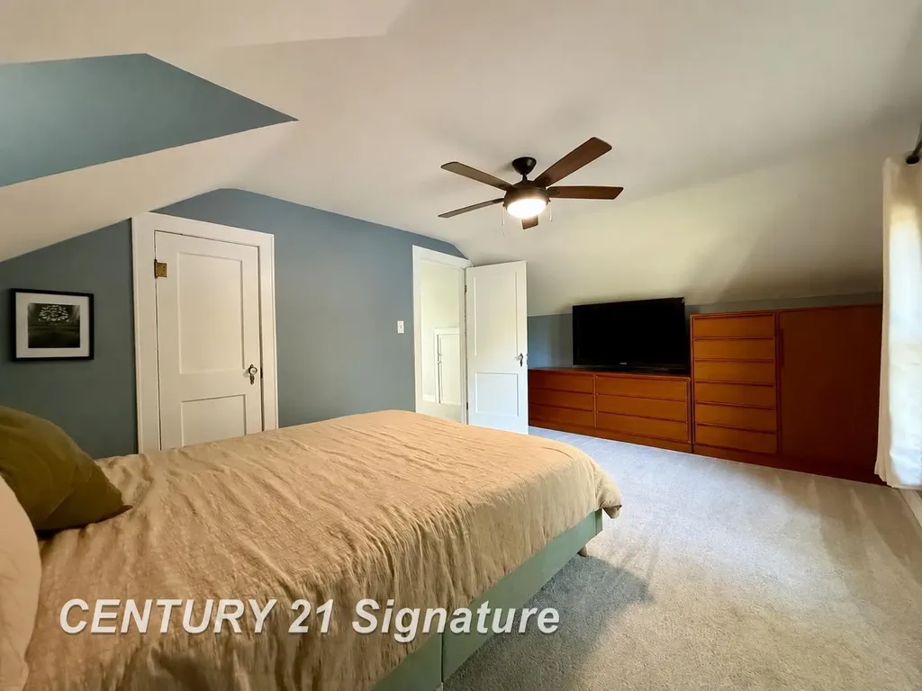 212 Auburn Street Midland City MI 48640