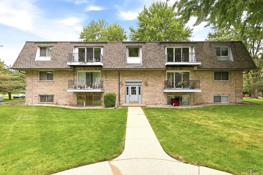 203 Provincial Court Saginaw Charter Township MI 48638