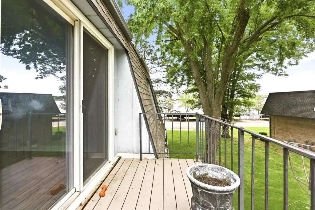 203 Provincial Court Saginaw Charter Township MI 48638