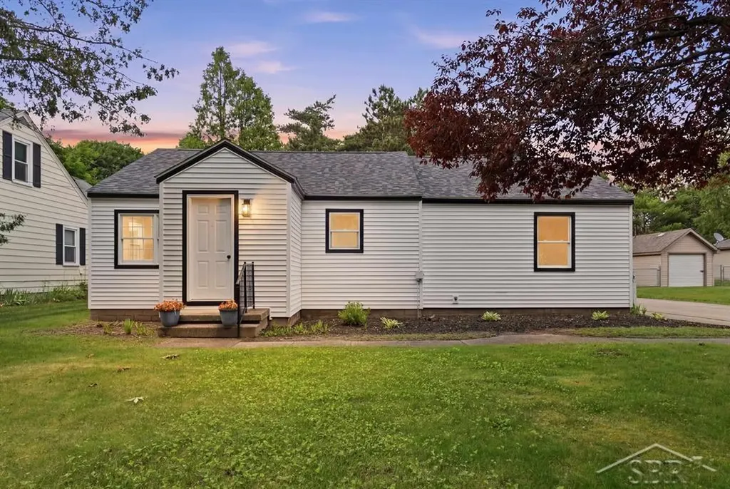 2805 E Ashman Street Midland City MI 48642