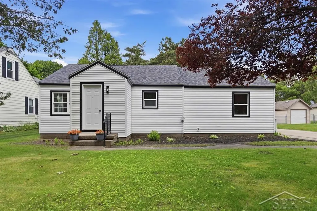 2805 E Ashman Street Midland City MI 48642