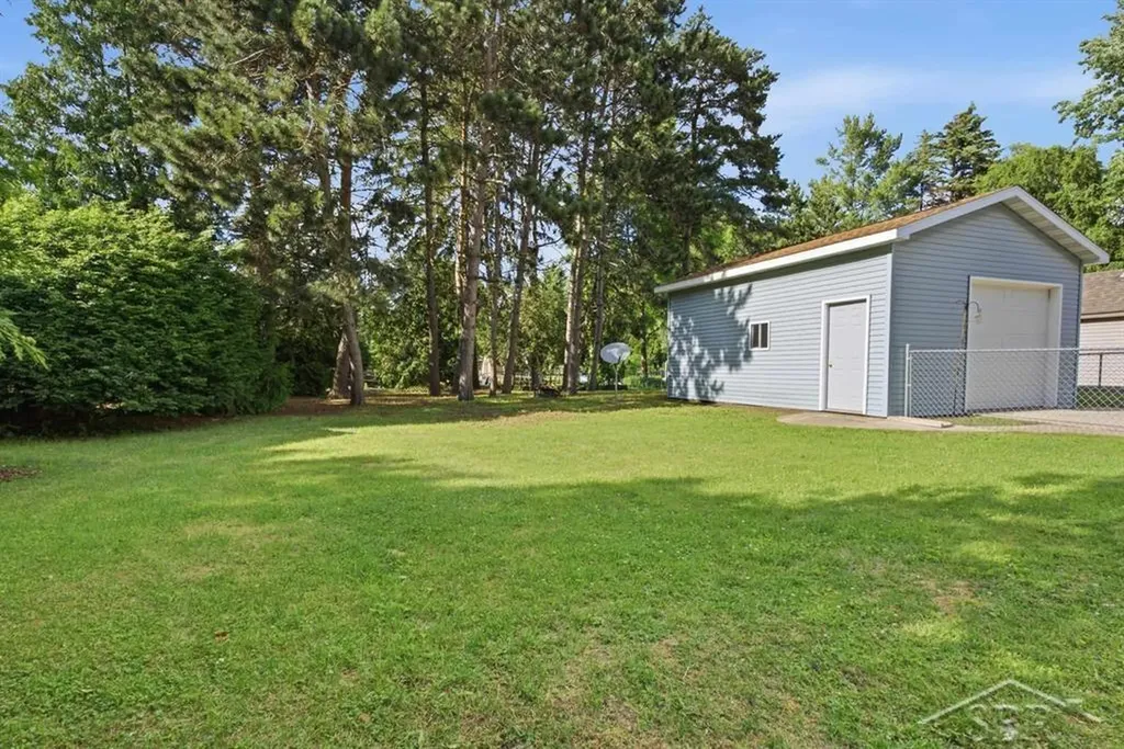 2805 E Ashman Street Midland City MI 48642