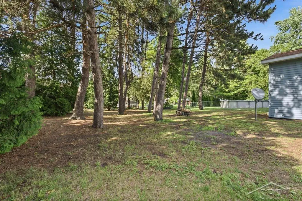 2805 E Ashman Street Midland City MI 48642