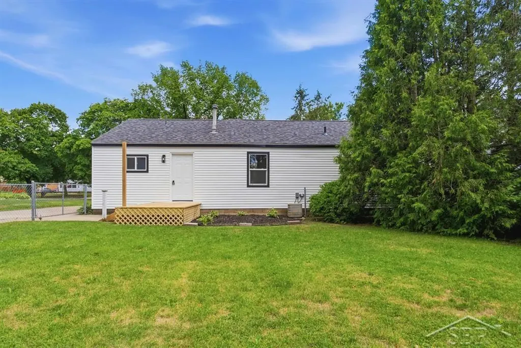 2805 E Ashman Street Midland City MI 48642
