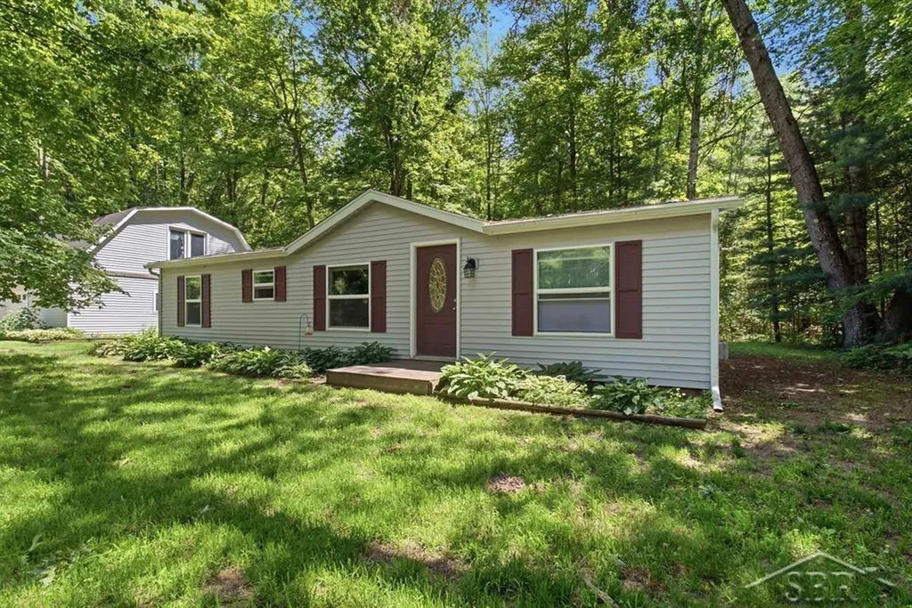 203 W Sampson Drive Jerome Township MI 48657