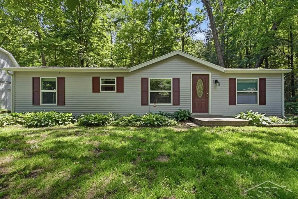 203 W Sampson Drive Jerome Township MI 48657
