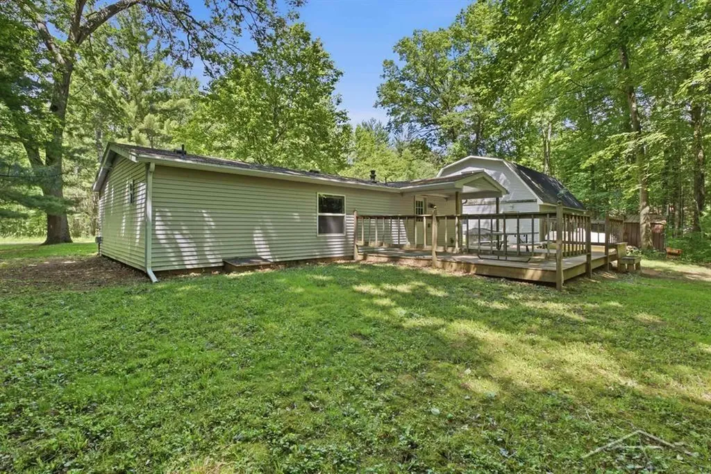 203 W Sampson Drive Jerome Township MI 48657
