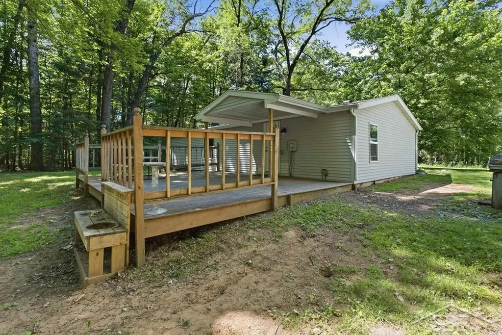 203 W Sampson Drive Jerome Township MI 48657