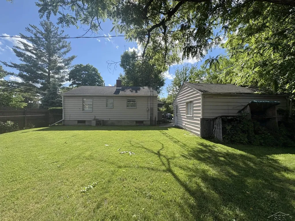 1820 Hill Street Saginaw City MI 48602