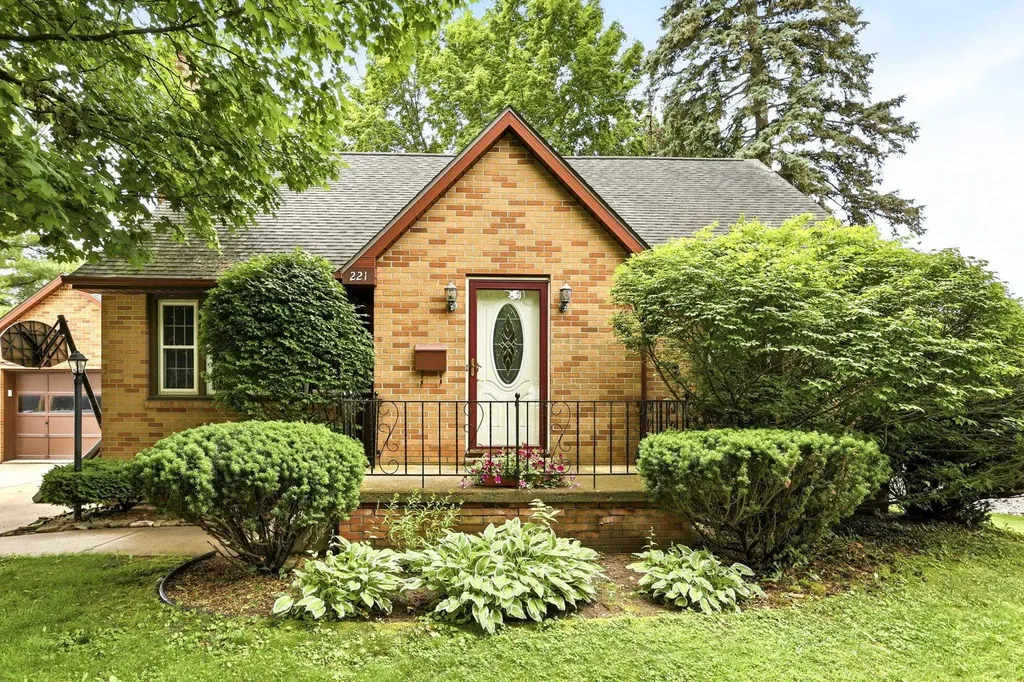 221 Saginaw Street Vassar City MI 48768