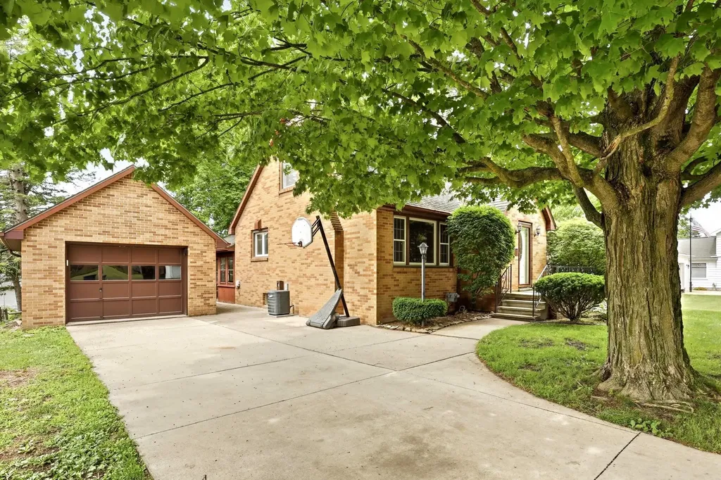 221 Saginaw Street Vassar City MI 48768