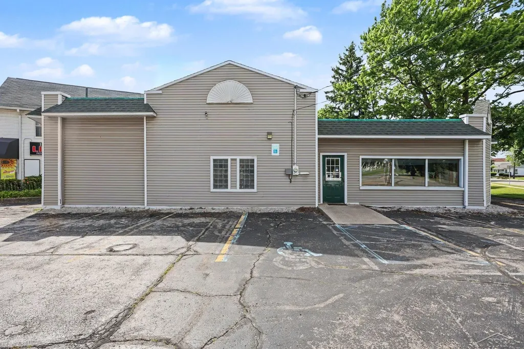 2019 Columbus Avenue Bay City City MI 48708