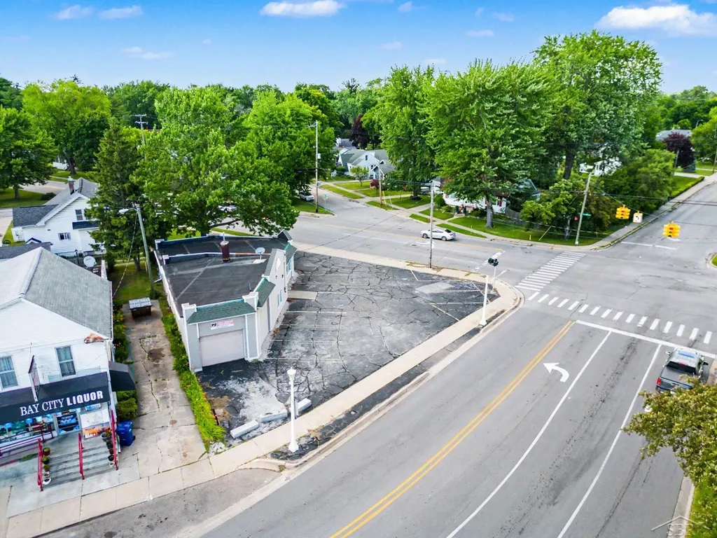 2019 Columbus Avenue Bay City City MI 48708