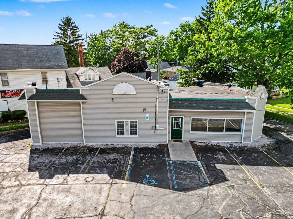 2019 Columbus Avenue Bay City City MI 48708