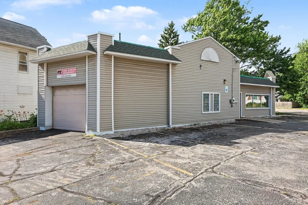 2019 Columbus Avenue Bay City City MI 48708