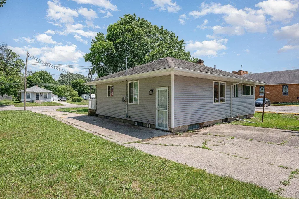 2411 Sheridan Avenue Saginaw City MI 48601