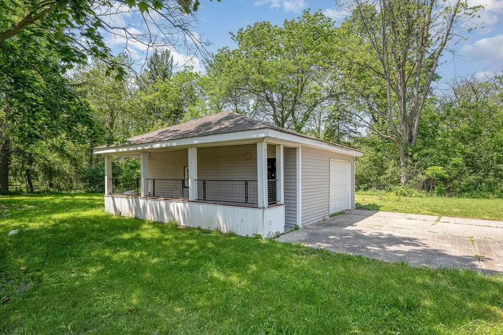 2411 Sheridan Avenue Saginaw City MI 48601