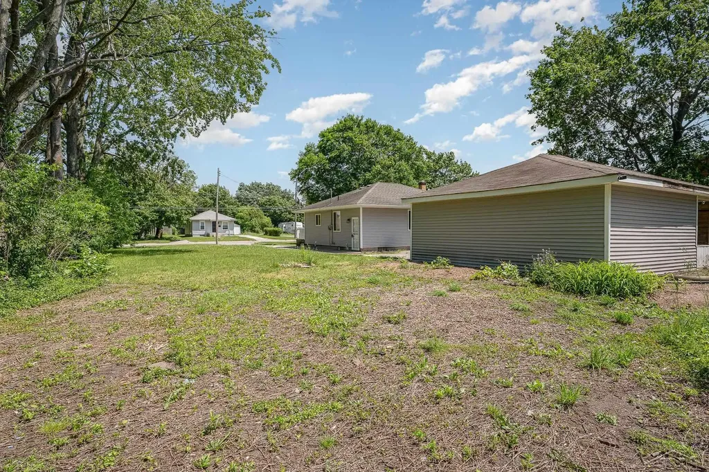 2411 Sheridan Avenue Saginaw City MI 48601