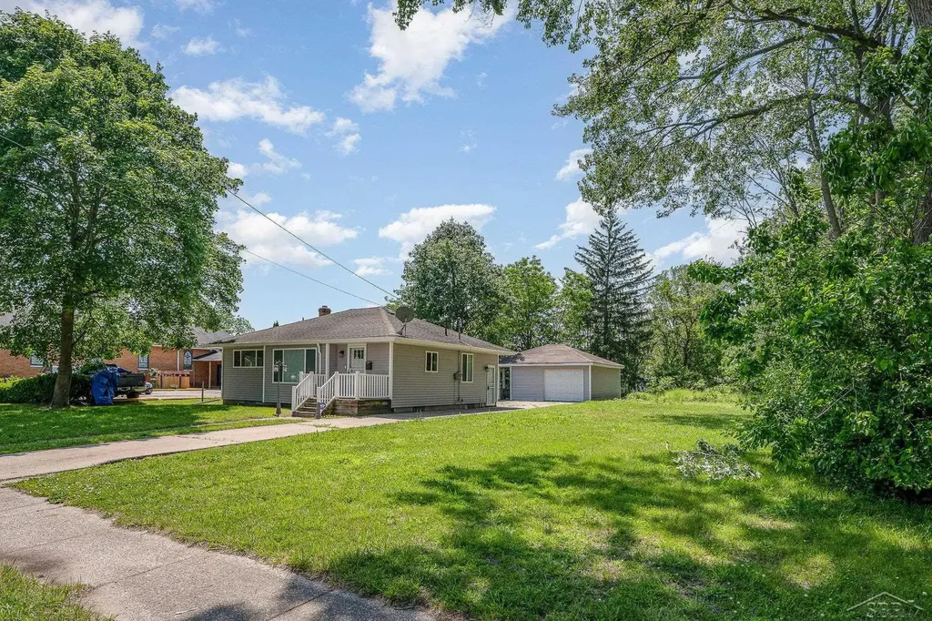 2411 Sheridan Avenue Saginaw City MI 48601
