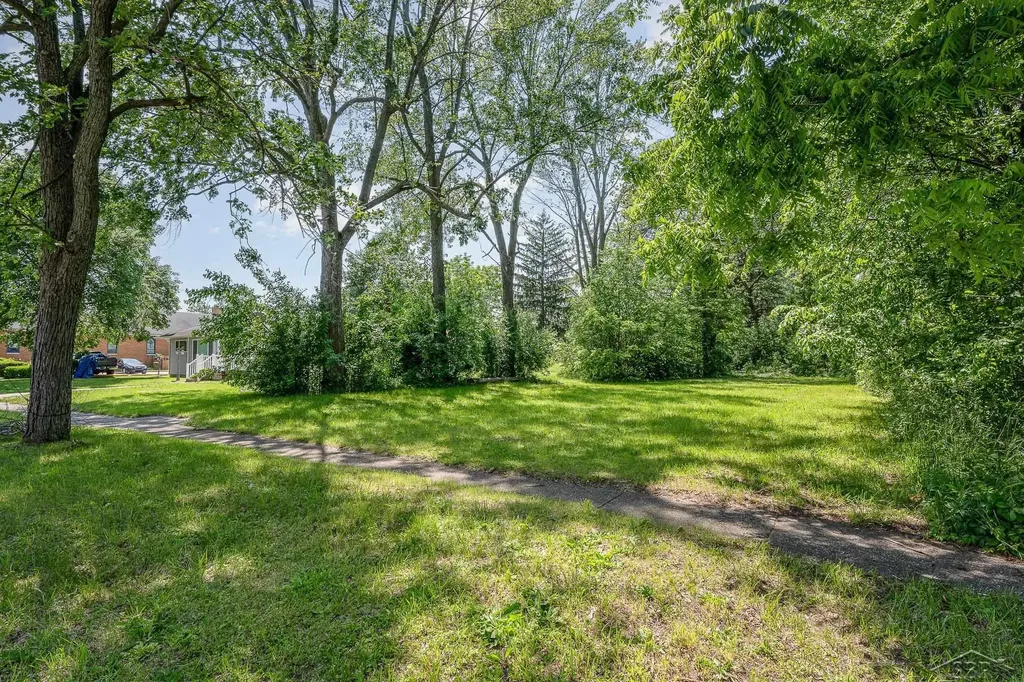 2411 Sheridan Avenue Saginaw City MI 48601