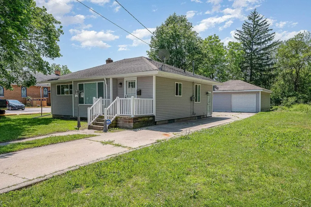 2411 Sheridan Avenue Saginaw City MI 48601