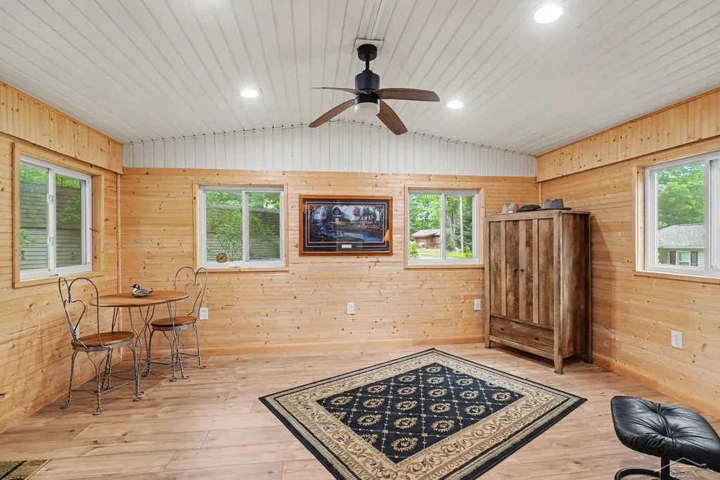 2322 Tittabawasee Avenue Bourret Township MI 48610