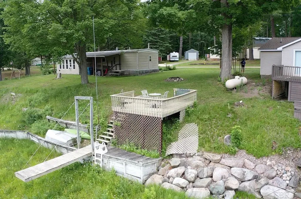 2322 Tittabawasee Avenue Bourret Township MI 48610