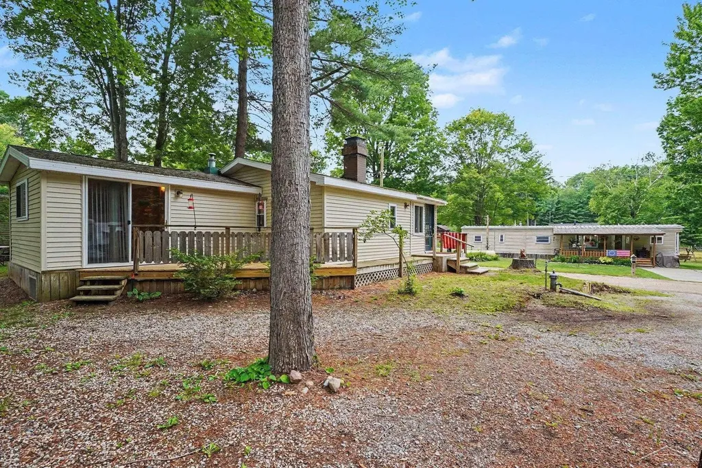 2322 Tittabawasee Avenue Bourret Township MI 48610